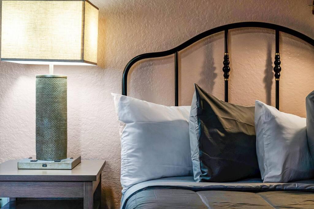 אורלנדו Designer Corner Suite 3Br/2Ba - Disney, Universal, Convention Center & Seaworld מראה חיצוני תמונה